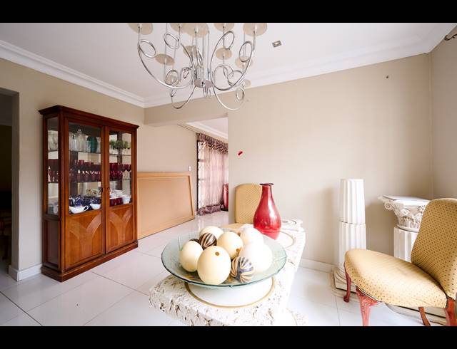 8 BEDROOM HOUSE FOR SALE IN NOORDWYK